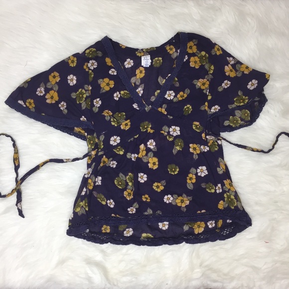 Anthropologie Tops - Anthropologie Edmé & Esyllte V Neck Floral Top